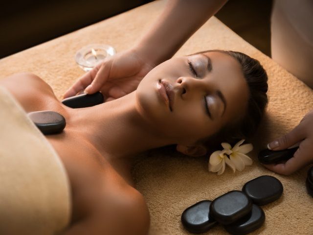 En este momento estás viendo Curso de masaje con piedras calientes (Hot Stone Massage)