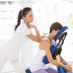 En este momento estás viendo Curso de masaje en silla (masaje exprés)