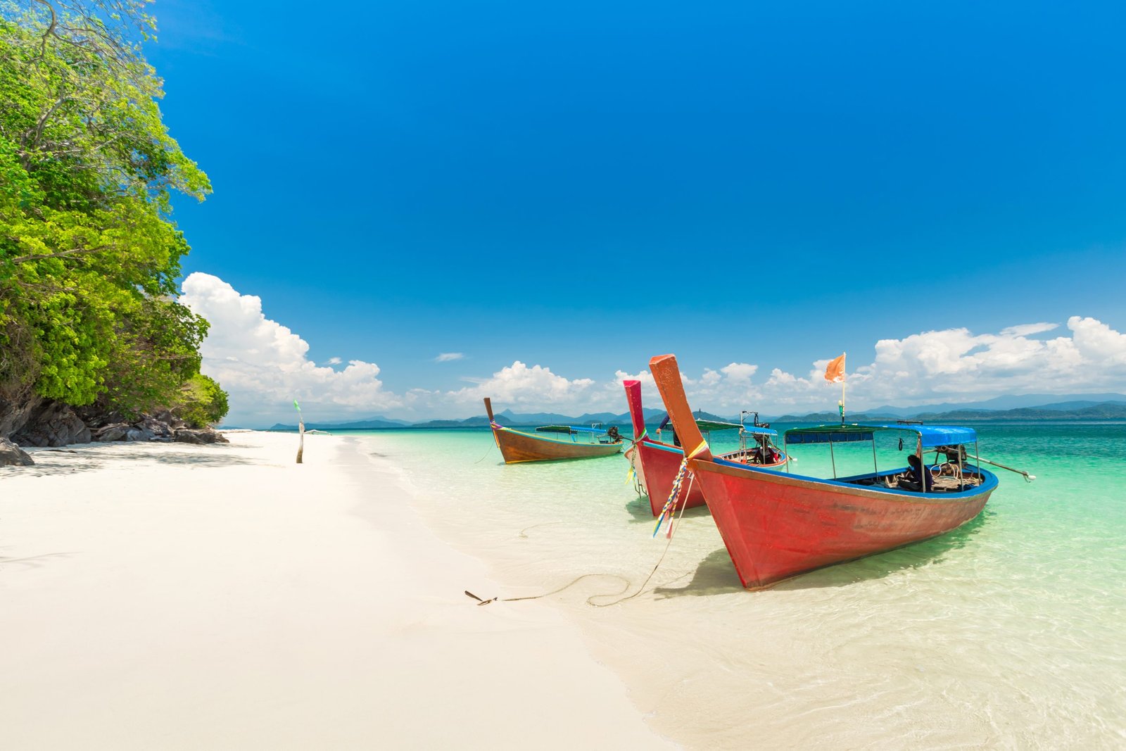 La historia detrás de los "long tail boats" en Tailandia